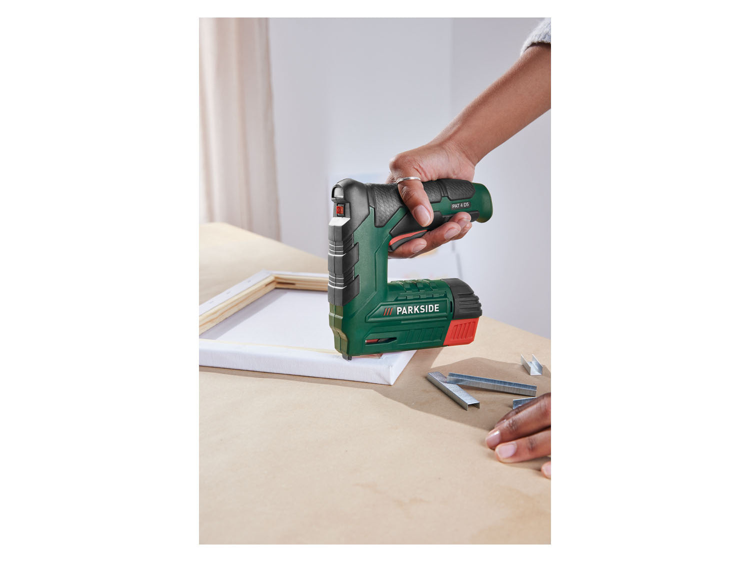 PARKSIDE akkumulátoros tűzőgép PAT 4 D6