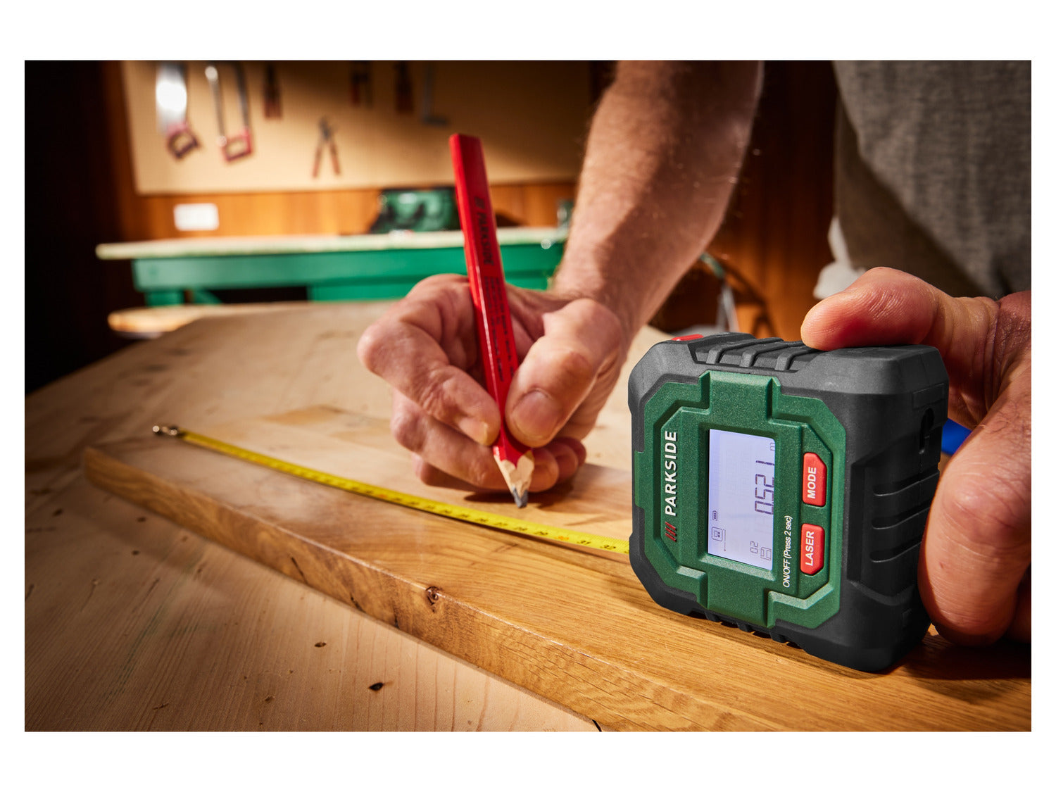 PARKSIDE® PLMB 4 C2 Lézeres távolságmérő mérőszalaggal