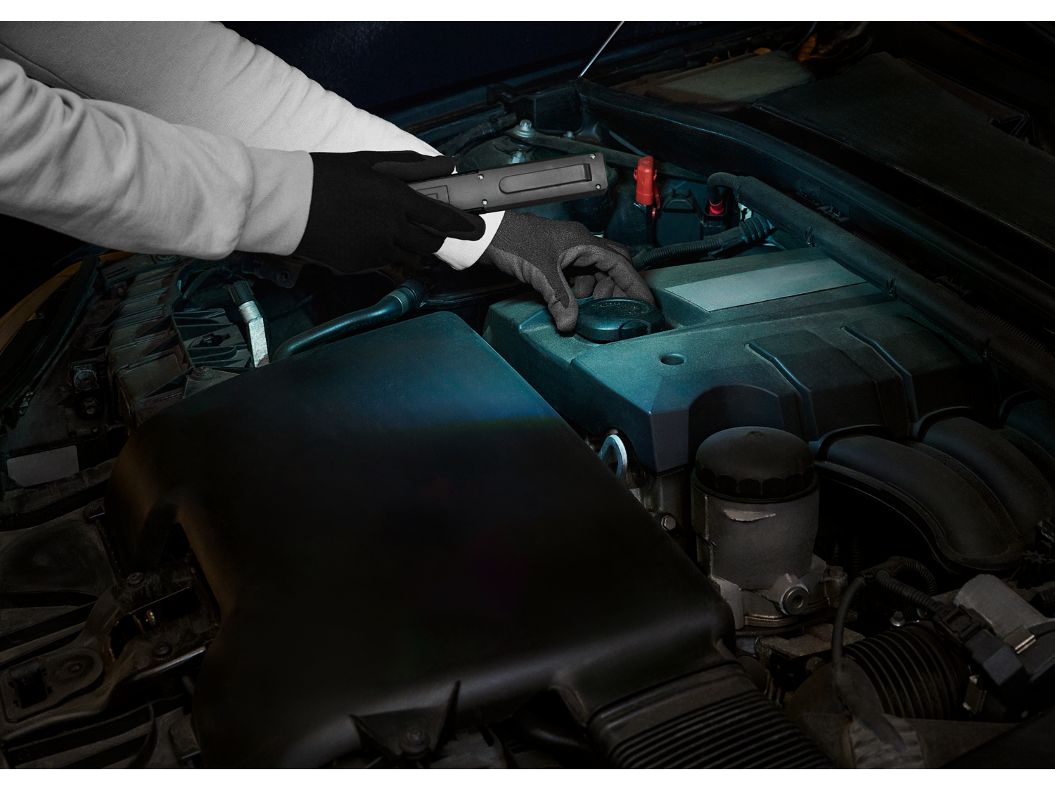 PARKSIDE® 6 részes autószerszám készlet – keresztemelő kulccsal, térdpárnával és LED-lámpával