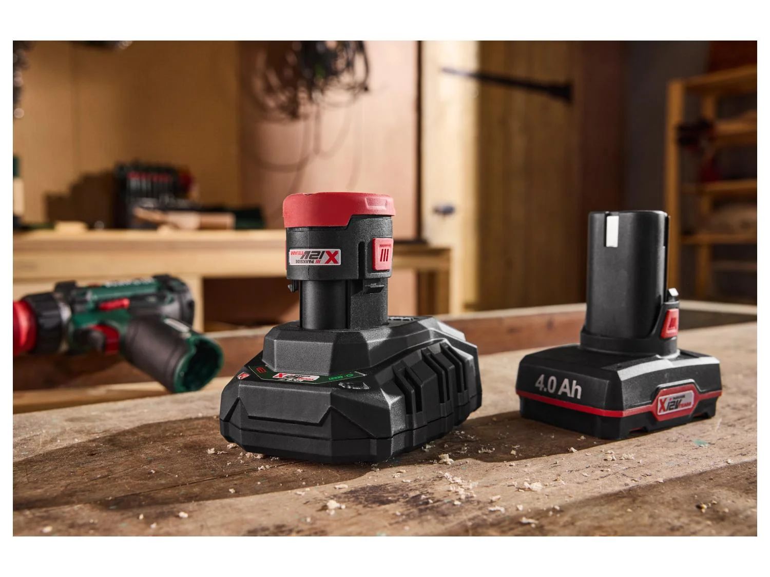 PARKSIDE® PAPK 12 A4 + PAPK 12 B4 + PLGK 12 A3 - 12 V-os akkumulátorok töltővel