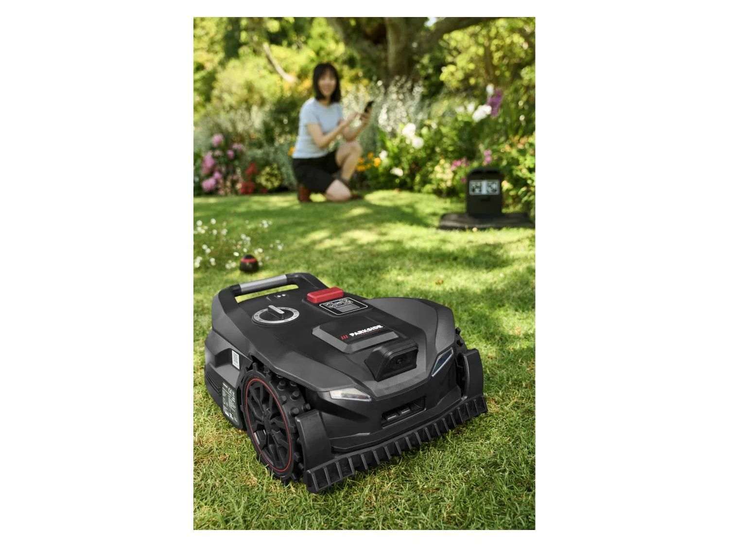 PARKSIDE PERFORMANCE® PPAMR 1250 A1 Smart & Free 20 V robotfűnyíró – akkumulátorral és töltőállomással