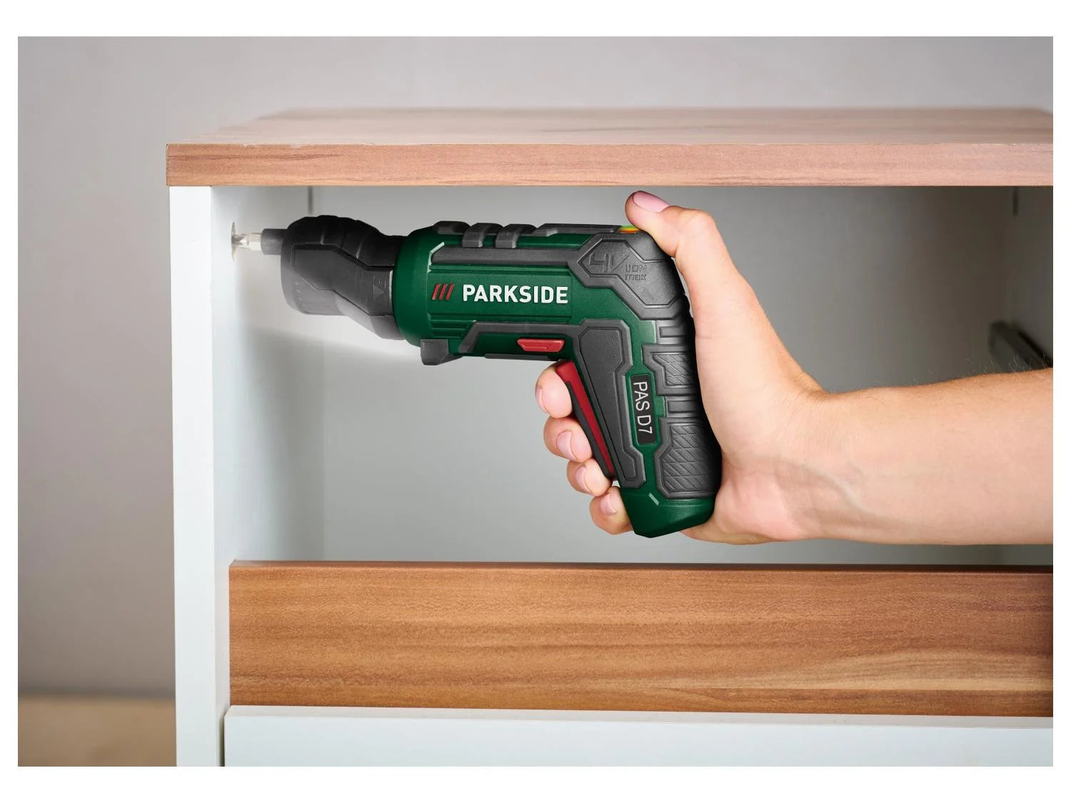 PARKSIDE® PAS D7 4V akkus csavarozó cserélhetõ fejekkel
