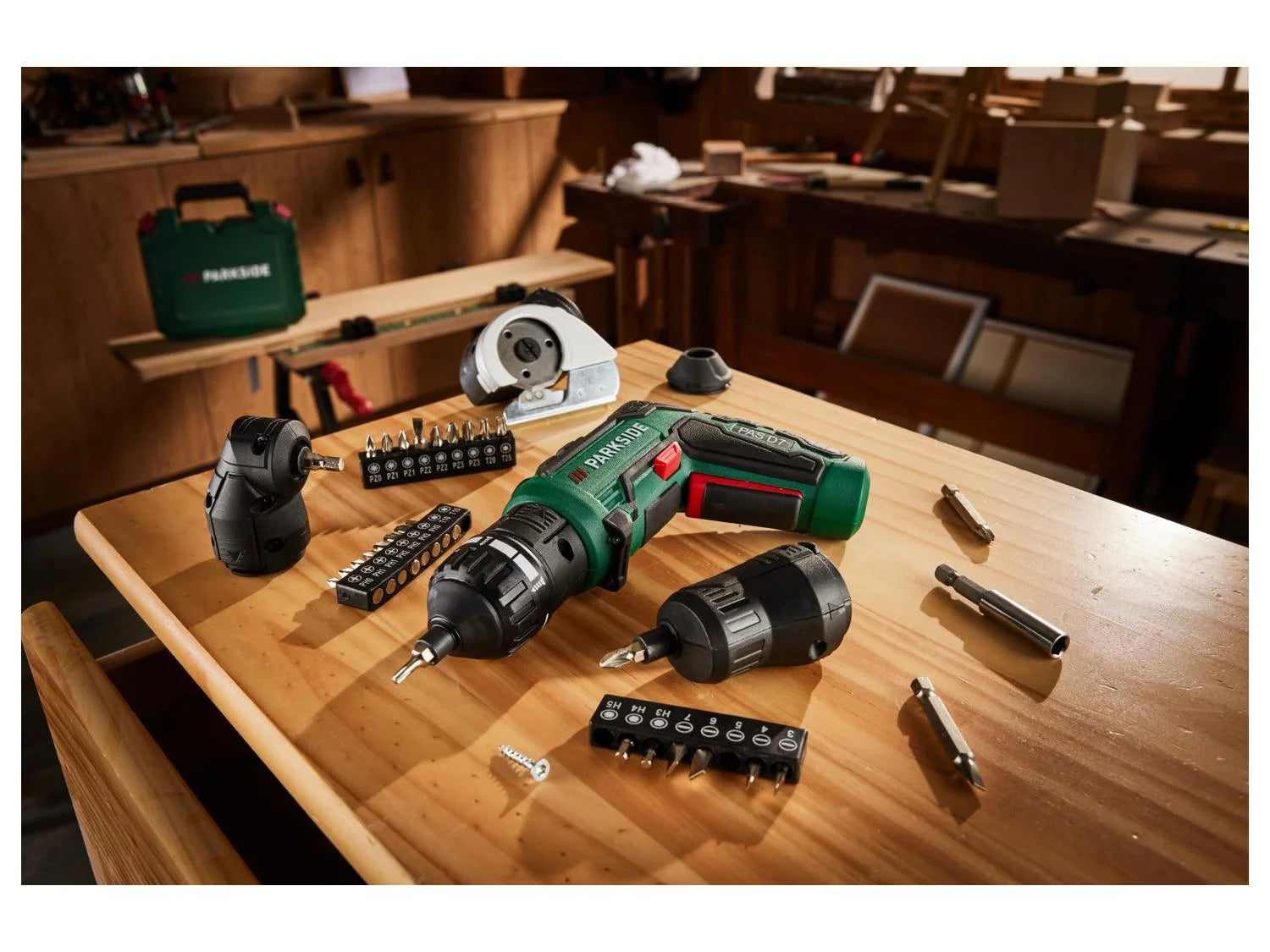 PARKSIDE® PAS D7 4V akkus csavarozó cserélhetõ fejekkel