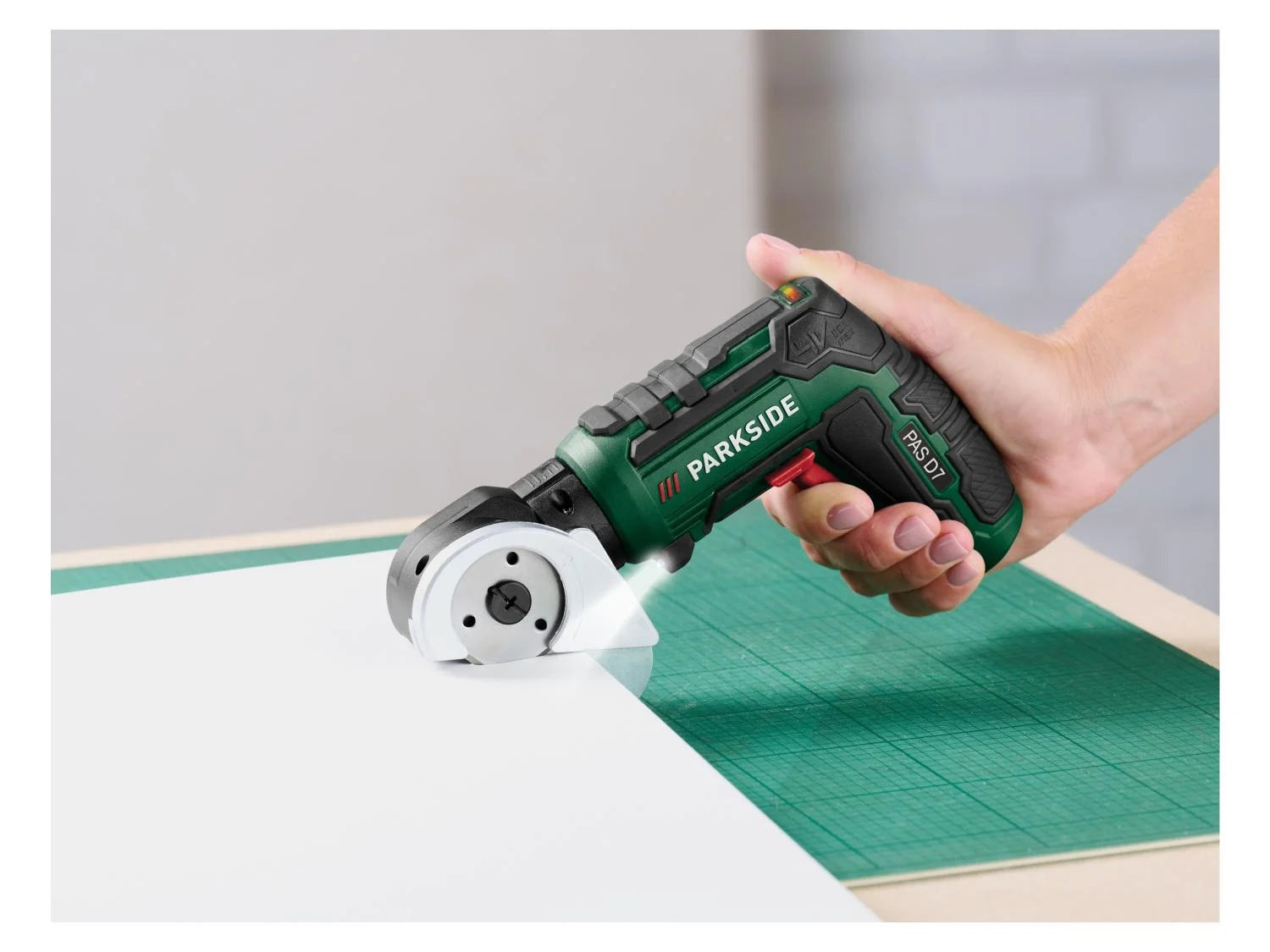 PARKSIDE® PAS D7 4V akkus csavarozó cserélhetõ fejekkel