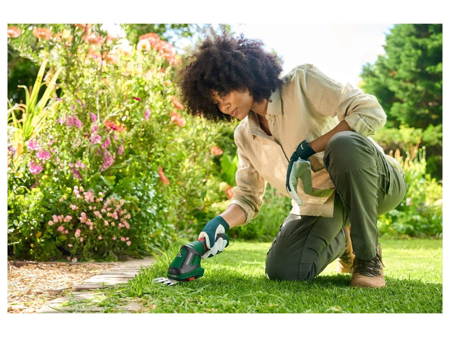 PARKSIDE® PGSA 4 B3 4V 2 az 1-ben akkumulátoros fû- és bokornyíró olló  – 180°-ban forgatható puha markolattal