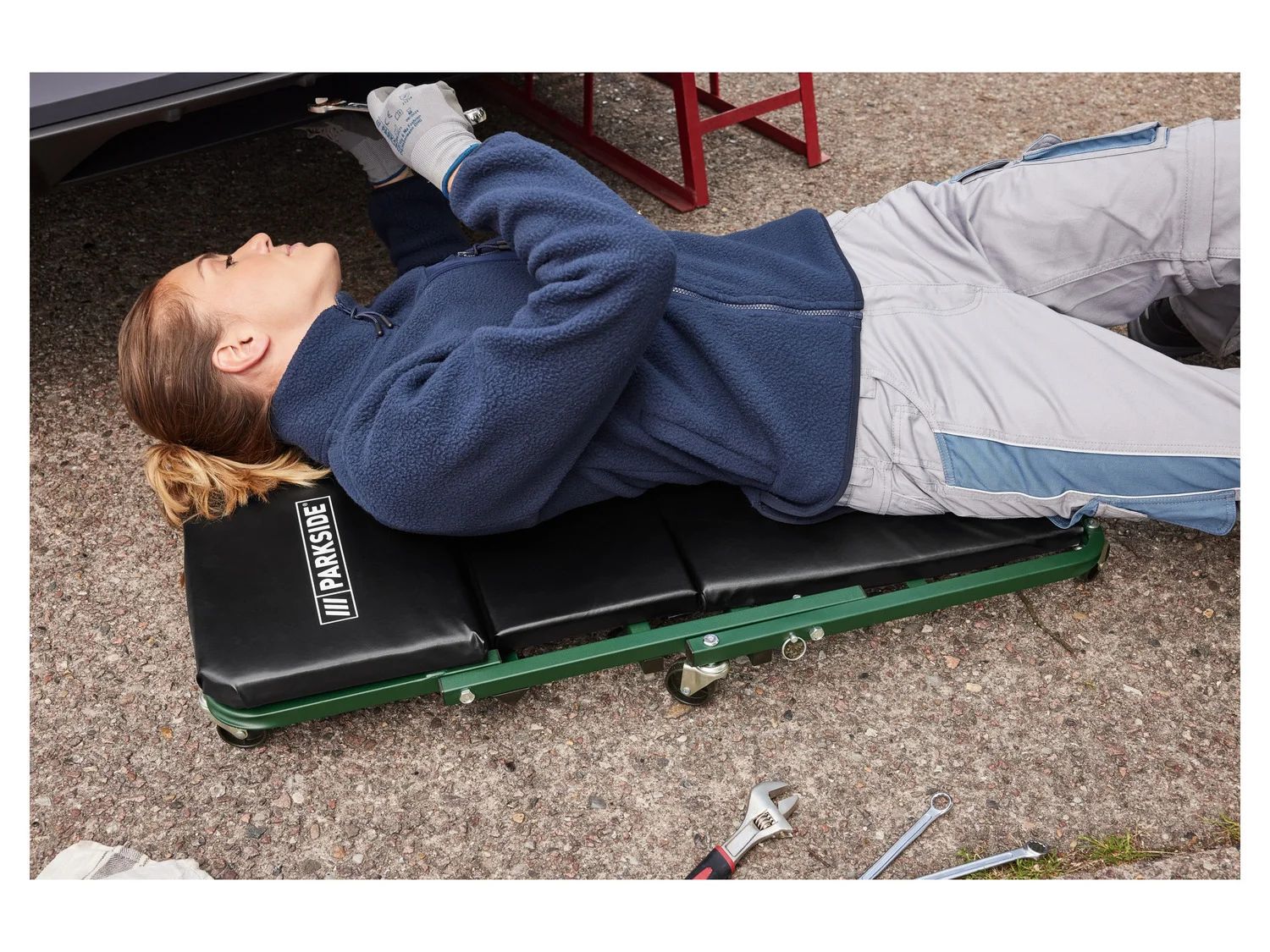 PARKSIDE® PRW 2 A1 - 2 az 1-ben fém mûhelypad – szerelõágy és szerelõszék