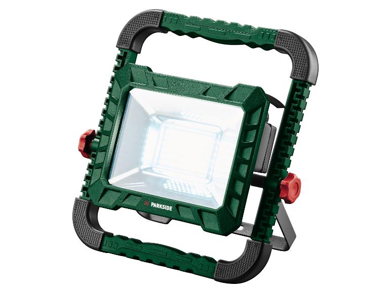 PARKSIDE® PASL 44 A1 LED munkalámpa, 4500 lm, 43,5 W, IP54, beépített 2500 W-os aljzattal