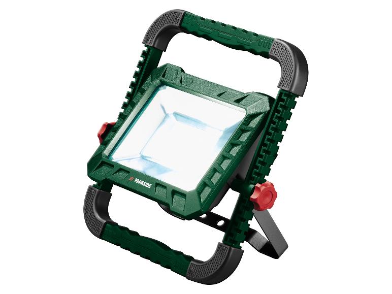PARKSIDE® PASL 44 A1 LED munkalámpa, 4500 lm, 43,5 W, IP54, beépített 2500 W-os aljzattal